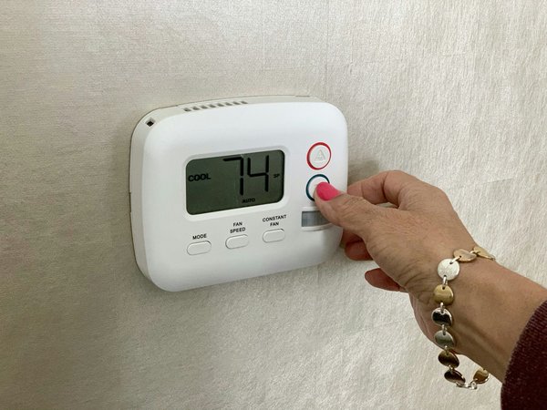 Le tour de lit tressé bébé : un cocon douillet et stylé